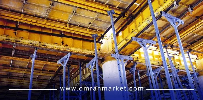 جک سقفی شاقول کننده (شمع حمایتی),نمایی از اجرای قالب‌بندی سقف با جک‌های فلزی در پروژه عمرانی